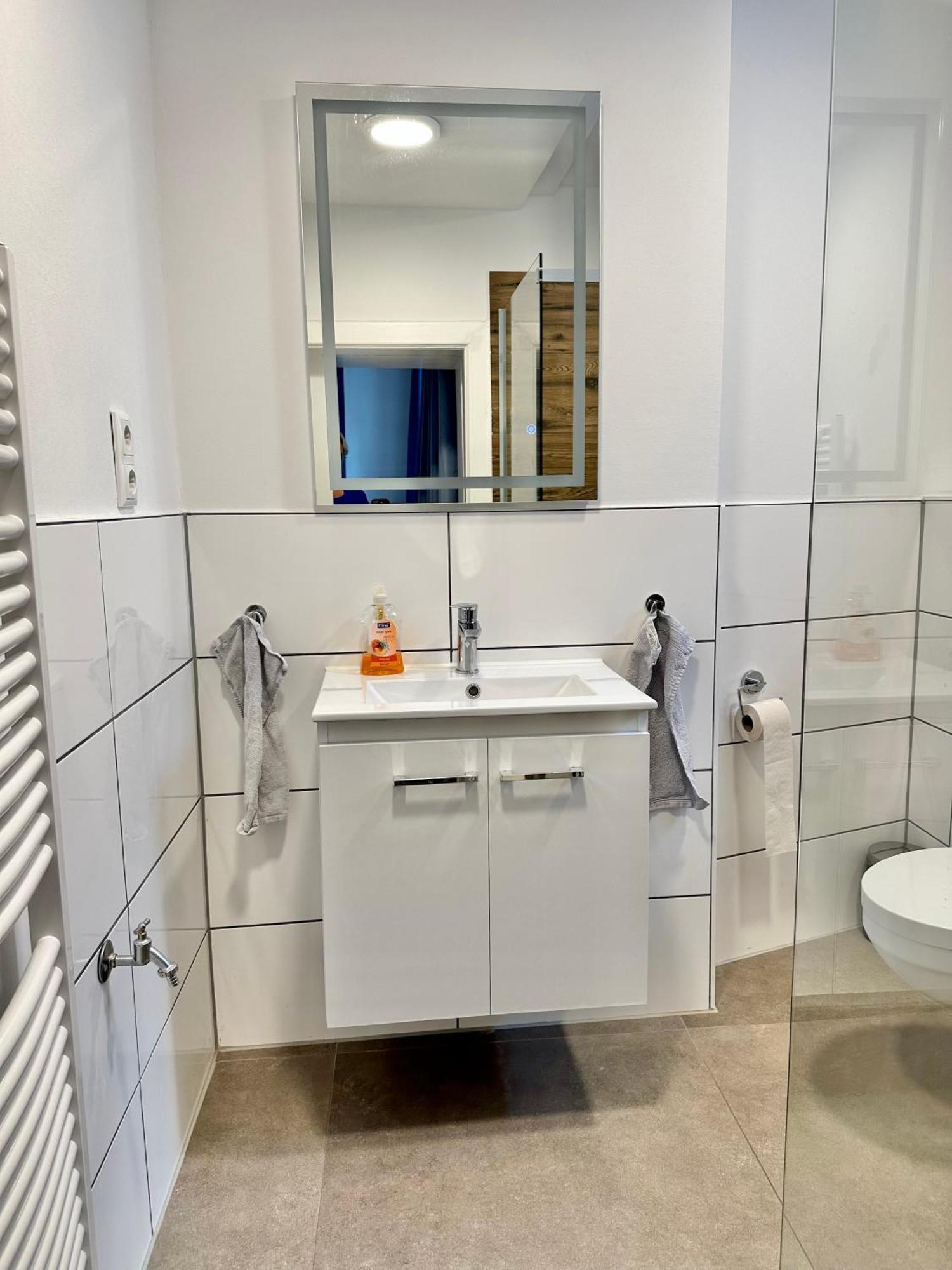 Erholsame City-erdgeschosswohnung Mit Veranda, Grill Und Parkplatz D46eg Oldenburg